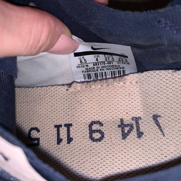 Nike - Picture 4 of 7